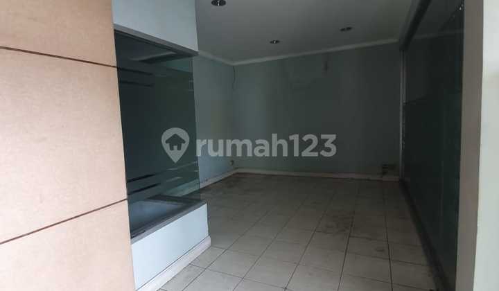 Strategic Shop House Suitable for Business Location on Jl. Kaliurang Km 6 2