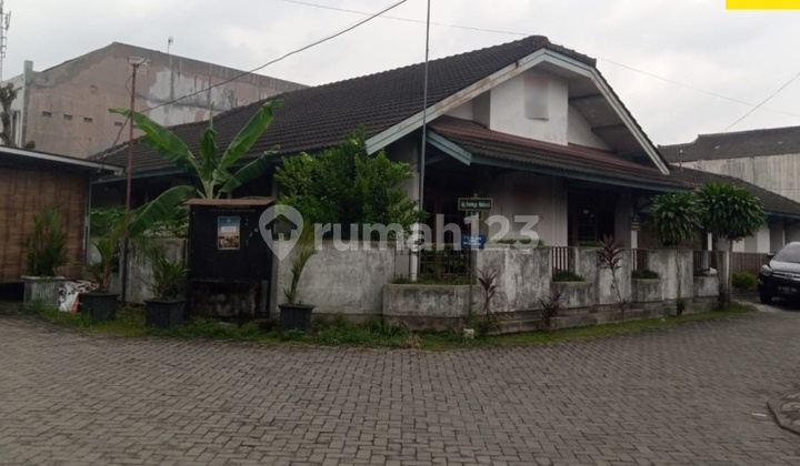 Dijual Tanah Bonus Rumah Klasik Di Condongcatur Depaok Sleman
