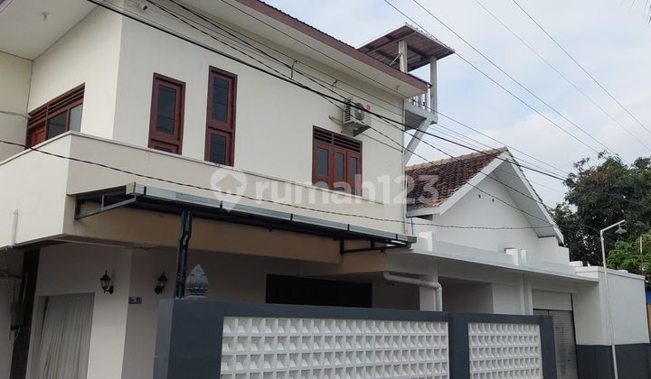 Main House and Boarding House in the Center of Jogja City Near Jogokaryan Mosque