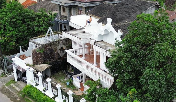 Rumah Bergaya Semi Eropa Dekat Malioboro Cocok Untuk Homestay 2