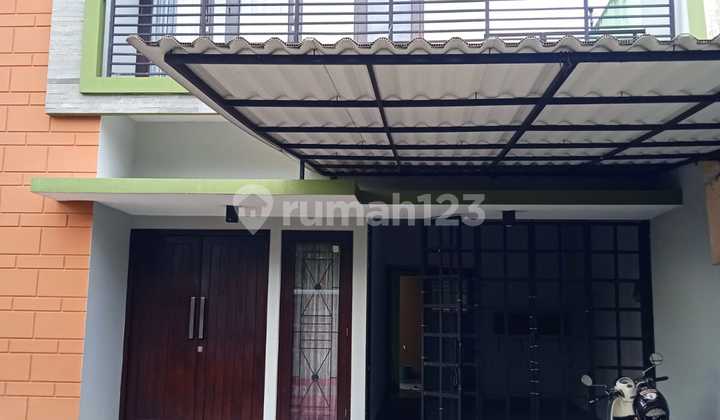 English translation: "For Rent: Modern House Near Tugu Jogja"