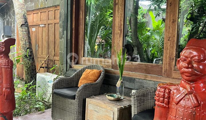 Vila Luas Asri dan Tenang dengan Privat Poll di Bantul