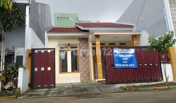 Selling Cheap House with Spacious Carport in East Bekasi Regency, Mustikajaya