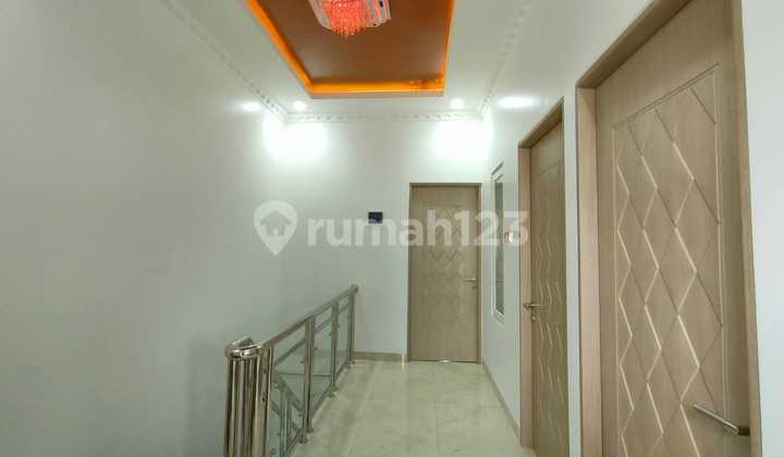 Selling Cheap 2.5-Story House in Vida Housing, Bekasi 2