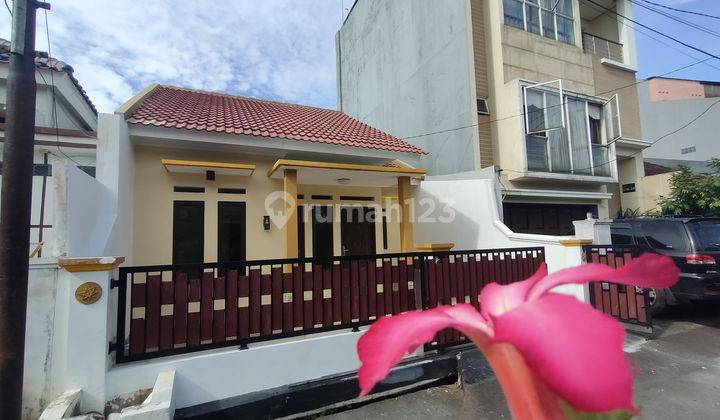 Dijual Cepat Rumah Hook Cantik Lt100 Lb 85 di Bekasi Bebas Banjir 1