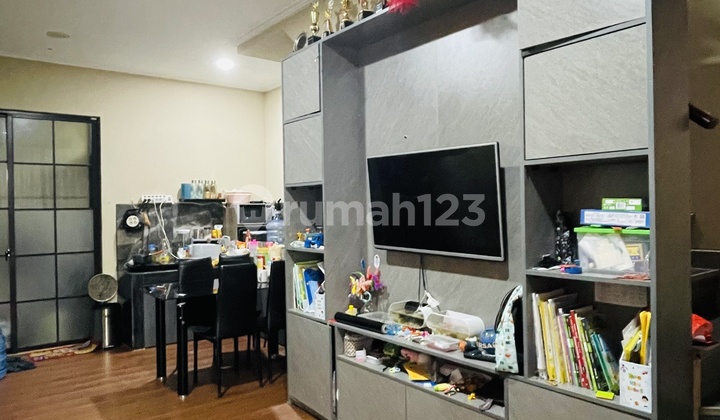 Murah JUAL Cepat Rumah 4x12 Shm Cakep Dekat Kolam Renang Dan Grand Lucky Sudah Renov Di Green Lake City 2