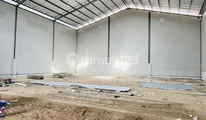 Super Cool Strategic New Warehouse Linkage in Cipondoh Tangerang 1000M2 2X500m2 in DPR Plot Cipondoh Tangerang