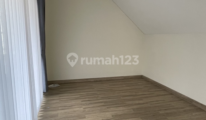 Sudah Renov Rumah 3 Lantai Attic Ada Dak Jemur 4kt Sudah Ada Dapur Ac Di Leonora Gading Serpong