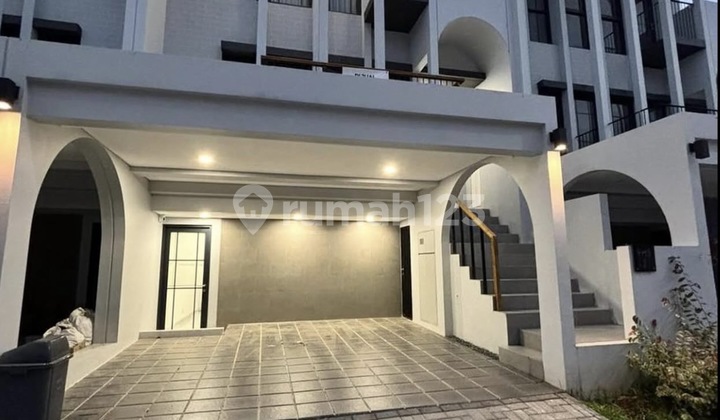 3-Story House 4 Bedrooms Nice Semi Furnished AC in Aether Greenwich BSD City