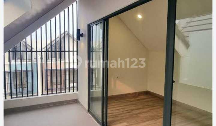 Rumah L6 Attic Room 3 Lantai AC Dapur Di Symphonia Leonora Gading Serpong