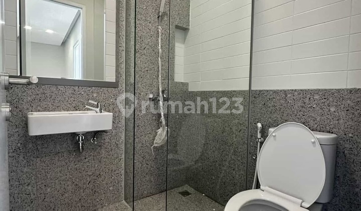 Rumah 3 Lantai 4Kt Cakep Semi Furnished Ac di Aether Greenwich BSD City 2