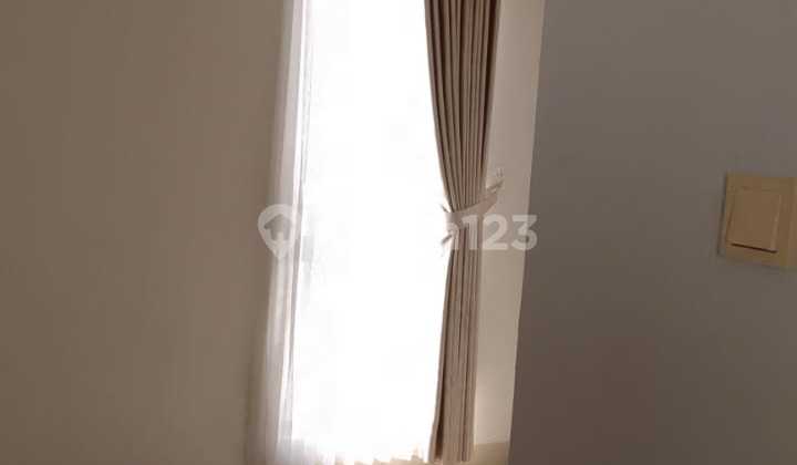 Rumah Hoek Boulevard Jalan Utama Lebar 3 Mobil 285m2 Di Green Lake City