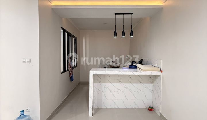 Rumah Baru Dekat Boulevard Gading Serpong 2 Lantai 9X18 KT 4+1 Hadap Barat Daya SHM di Sektor Gading Serpong