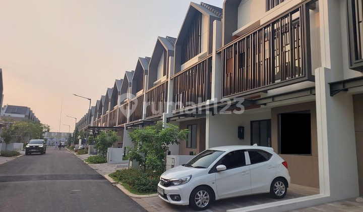 Rumah Attic 3 Lantai 6X12 di Leonora Gading Serpong