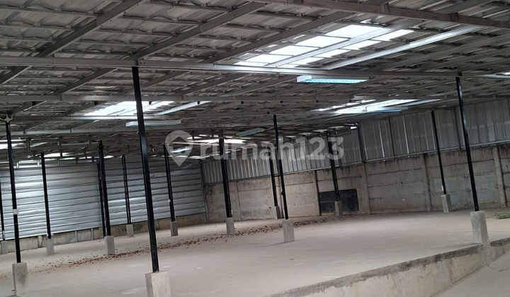 Neat Warehouse, can fit 40-foot container, ready to use, 540 sqm, located on main road near Green Lake City, Alsut, Alam Sutera, flood-free, in Kavling Kav DPR Cipondoh Hasyim Ashari, Tangerang. Neat Warehouse, can fit 40-foot container, ready to use, 540 sqm, located on main road near Green Lake City, Alsut, Alam Sutera, flood-free, in Kavling Kav DPR Cipondoh Hasyim Ashari, Tangerang.