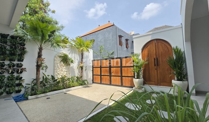 Dijual Vila Lantai 2 3Bedroom Full Furnished di Padonan Kuta Utara Ada Garase