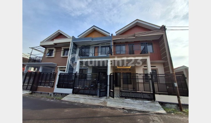 Rumah Siap Huni di Turangga Bandung - Dekat TSM, Akses 2 Mobil, Bisa KPR Rumah Siap Huni di Turangga Bandung - Dekat TSM, Akses 2 Mobil, Bisa KPR