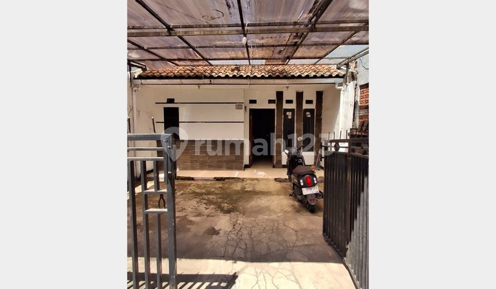 For Quick Sale: House by Cilame Road, West Bandung, Ideal for Business – Price 450 Million. 2