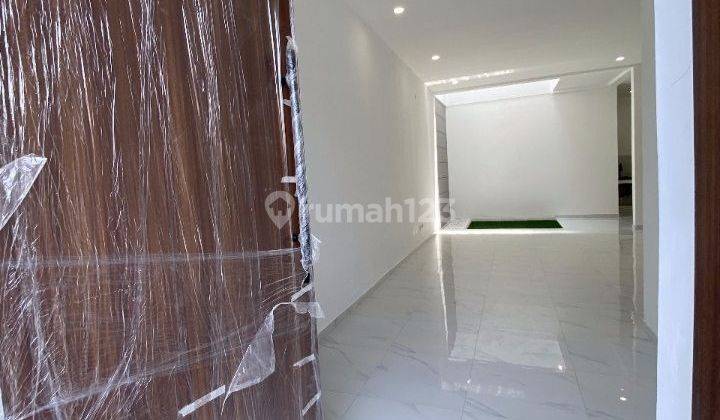 Dijual rumah baru modern minimalis di Taman Kopo Indah 1