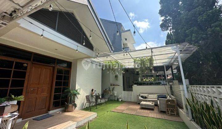 Di jual rumah 1,5 Lantai di Singgasana Pradana 1