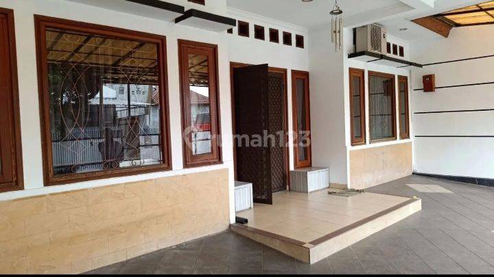 Di sewakan SEGERA rumah furnished di Taman Kopo Indah 1