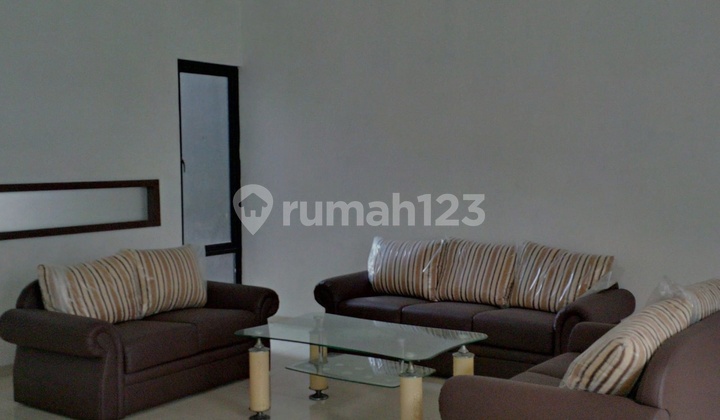 Disewakan Rumah Full Furnished (dalam Cluster) Di Jln Peta 1