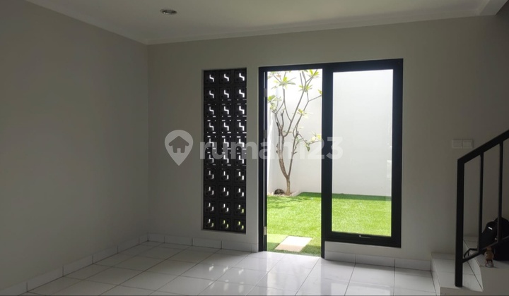 Disewakan Rumah Asri di Summarecon 2