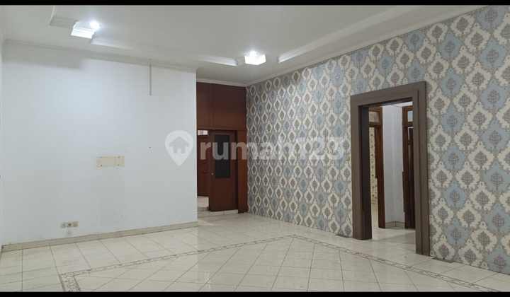Well-Maintained House for Rent in Taman Kopo Indah