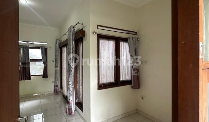 Disewakan Rumah Dalam Komplek di Geger Kalong Disewakan Rumah Dalam Komplek di Geger Kalong