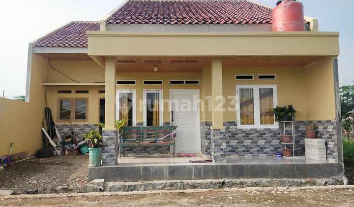 Ready-to-occupy house for sale in Ciherang, Bogor, strategic location.