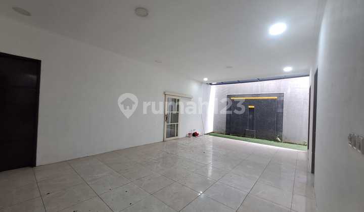 Disewakan Rumah Siap Huni Rapih bisa untuk Kantor Jakarta Selatan Strategis Parkir Luas 2