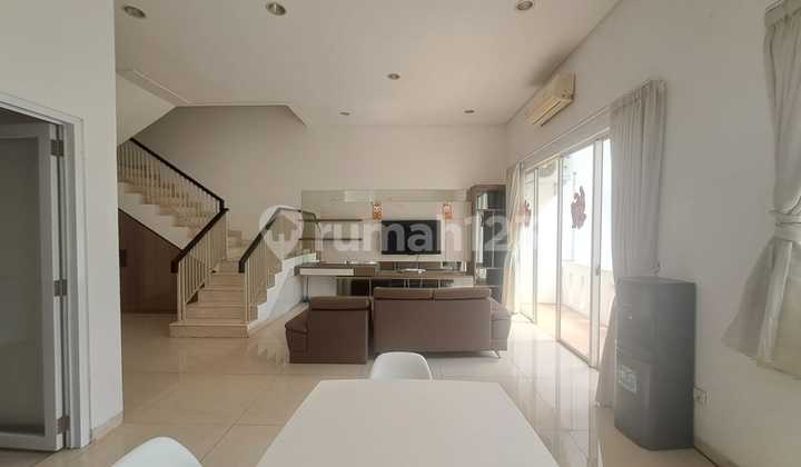 Disewakan Rumah Siap Huni Mewah Full Fullnishd Crown Golf Pik Strategis Bebas Banjir 2