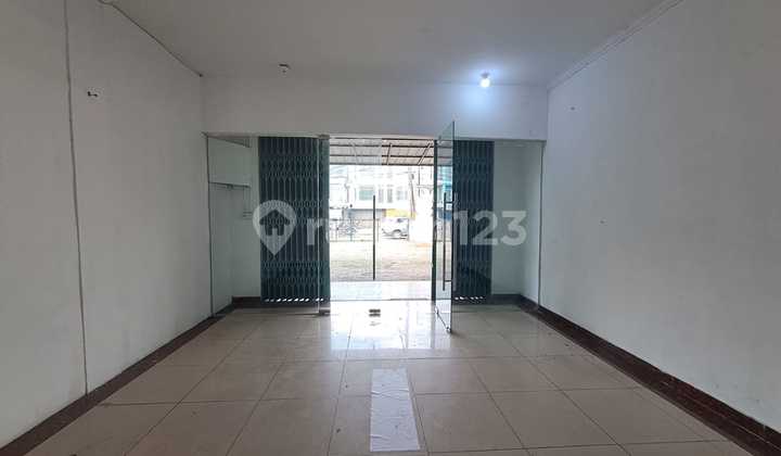Ruko Gandeng 3 Bagus Siap Huni Lokasi Strategis Pinggir Jalan Ruko Gandeng 3 Bagus Siap Huni Lokasi Strategis Pinggir Jalan