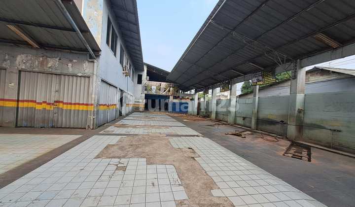 Land for Sale with Existing Building by the Main Road in Pamulang Land for Sale with Existing Building by the Main Road in Pamulang