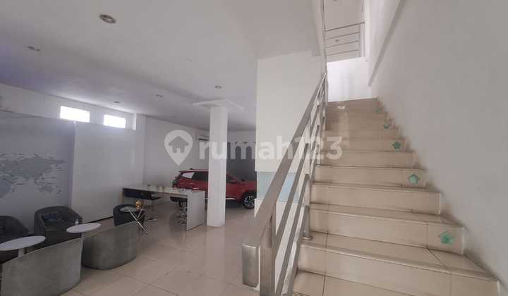 For rent: 3 connected shop houses by the Serpong main road, available for rent per unit, strategic location. 2