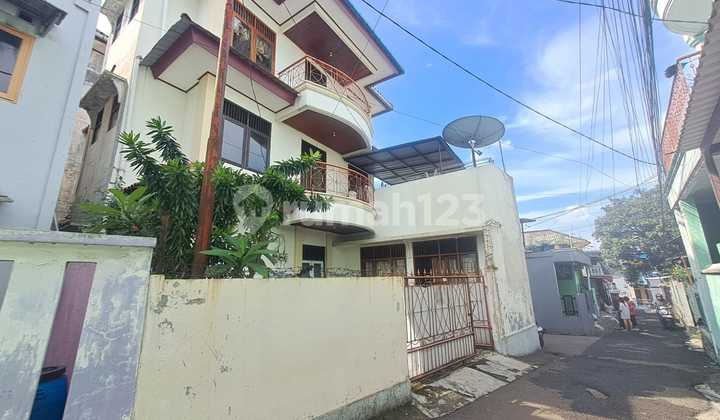 For Sale Strategic Boarding House Near UI Margonda Depok SHM IMB For Sale Strategic Boarding House Near UI Margonda Depok SHM IMB