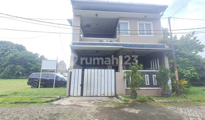 For quick sale, a 2-story house ready to occupy, flood-free, Graha Bintaro, South Tangerang, with a Certificate of Ownership.