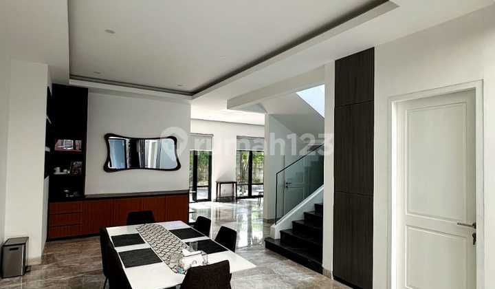 Dijual rumah mewah siap huni alam sutera strategis ada kolam renang bebas banjir Dijual rumah mewah siap huni alam sutera strategis ada kolam renang bebas banjir