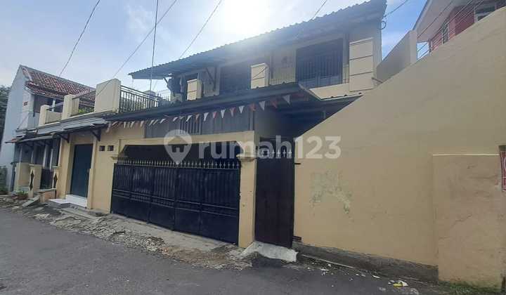 For Sale Strategic Boarding and Rental House Near Gunadarma University Depok with SHM