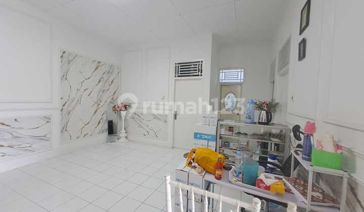 For sale: house and large land on cisauk main road with SHM certificate 2