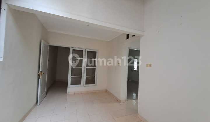 For rent, ready-to-occupy house facing the main road in BSD Nusa Loka, strategic location. For rent, ready-to-occupy house facing the main road in BSD Nusa Loka, strategic location.