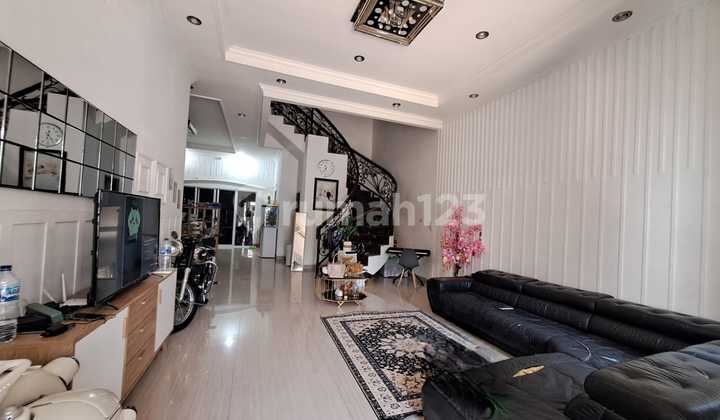 Affordable and luxurious 2-story ready-to-occupy house near BSD, in a busy and strategic location. 2