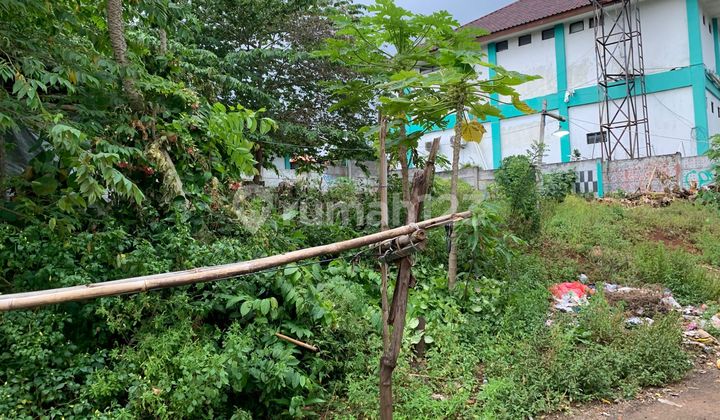 For sale, corner lot land in a strategic location in Pamulang, South Tangerang, with SHM (Certificate of Ownership).