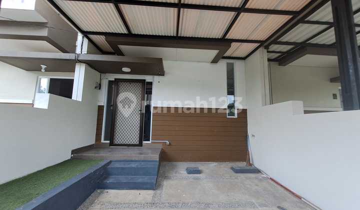 Cheap 2-Story House for Rent in Villa Dago, South Tangerang, Strategic Location, Flood-Free