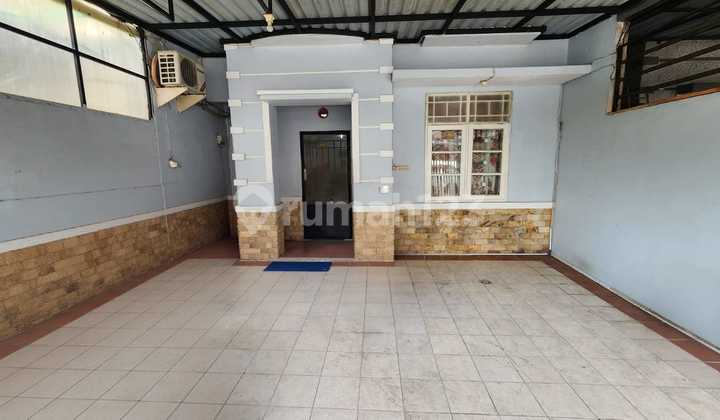 Dijual Rumah 3,5 Lantai di Taman Palem Lestari