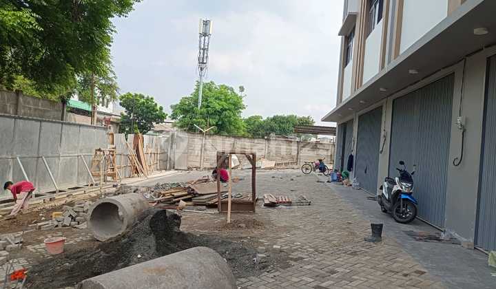 For Rent 3-Story Shop House Jl. Peternakan Ii Kupuk West Jakarta For Rent 3-Story Shop House Jl. Peternakan Ii Kupuk West Jakarta