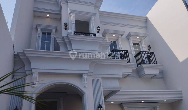 Rumah Mewah Classic Harga Murah Tanah Luas Dalam Kompleks Private Pool 2