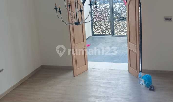 Rumah Baru American Classic Modern Dalam Kompleks SHM di Joglo 2