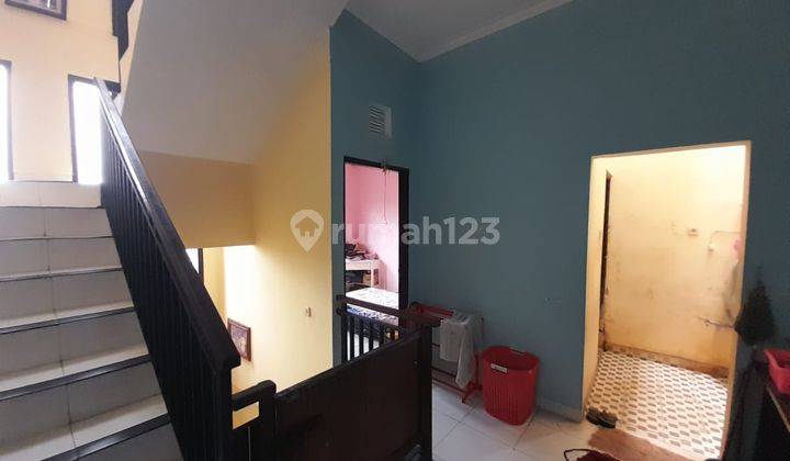 Cheap 3 Floor House in Denpasar Close to Schools and Rs 1