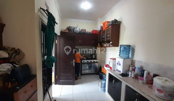 Cheap 3 Floor House in Denpasar Close to Schools and Rs 2